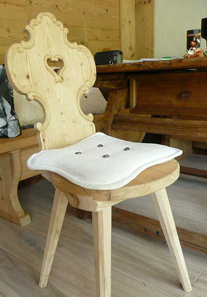 Tyrolean chair with carved edge