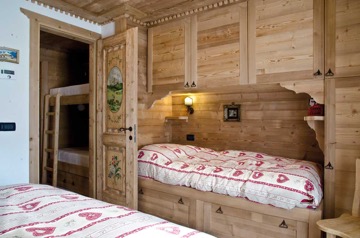 wooden handcrafted bedroom hermannwood1976